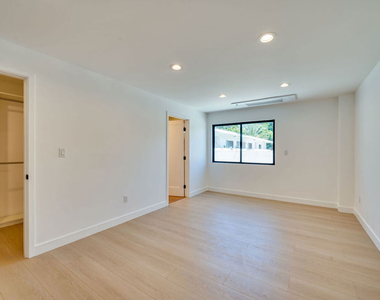 926 N Spaulding Avenue - Photo Thumbnail 8