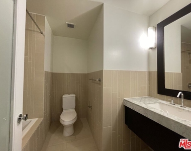 727 W 7th Street - Photo Thumbnail 5
