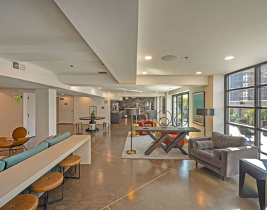 727 W 7th Street - Photo Thumbnail 13
