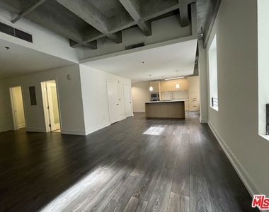 727 W 7th Street - Photo Thumbnail 3