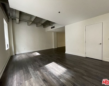 727 W 7th Street - Photo Thumbnail 1