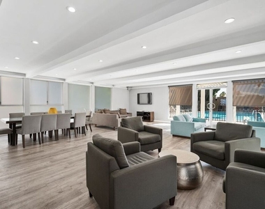 7250 Franklin Avenue - Photo Thumbnail 15
