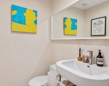 7250 Franklin Avenue - Photo Thumbnail 8