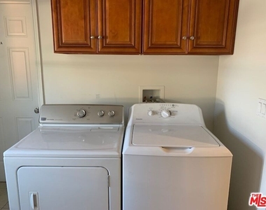 1305 W 37th Place - Photo Thumbnail 4