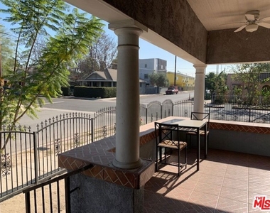 1305 W 37th Place - Photo Thumbnail 2
