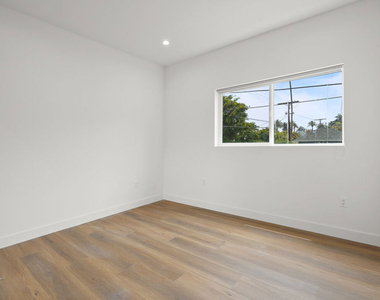4527 W 17th Street - Photo Thumbnail 14