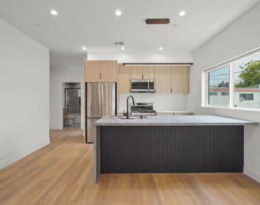 4527 W 17th Street - Photo Thumbnail 4