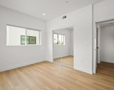 4527 W 17th Street - Photo Thumbnail 11