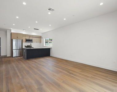 4527 W 17th Street - Photo Thumbnail 3