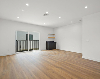 4527 W 17th Street - Photo Thumbnail 2