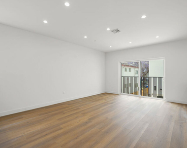 4527 W 17th Street - Photo Thumbnail 1