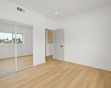 4527 W 17th Street - Photo Thumbnail 12