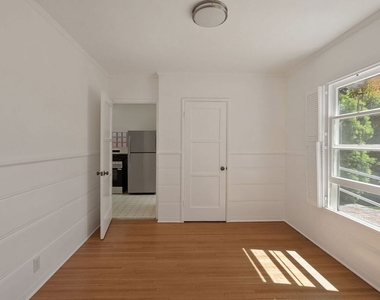 240 Euclid Street - Photo Thumbnail 10