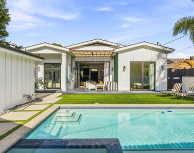 6207 Babcock Avenue - Photo Thumbnail 1