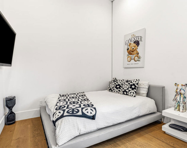 6207 Babcock Avenue - Photo Thumbnail 22