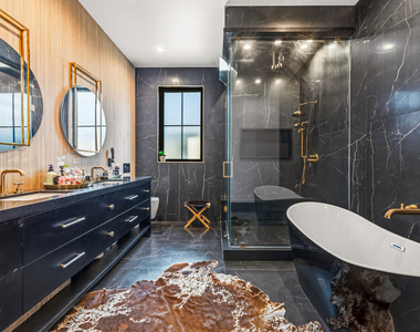 6207 Babcock Avenue - Photo Thumbnail 5