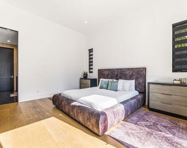 6207 Babcock Avenue - Photo Thumbnail 31
