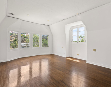 6311 Heather Drive - Photo Thumbnail 15