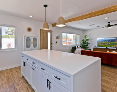 375 W Sunview Avenue - Photo Thumbnail 20