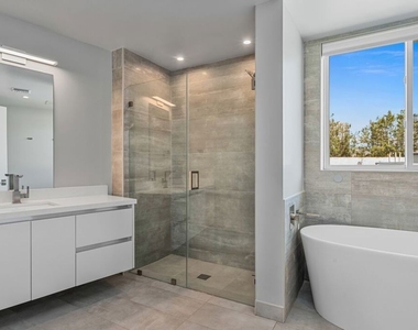 1621 Malcolm Avenue - Photo Thumbnail 36
