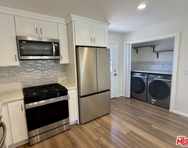 3543 Sanborn Avenue - Photo Thumbnail 18