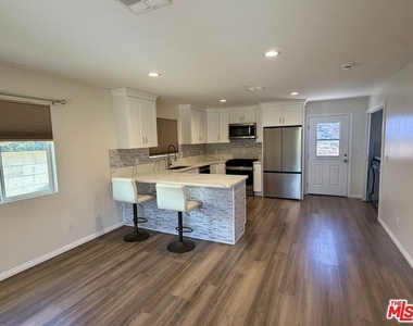 3543 Sanborn Avenue - Photo Thumbnail 3