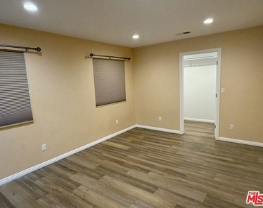 3543 Sanborn Avenue - Photo Thumbnail 5
