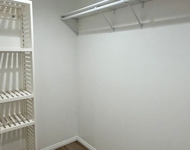3543 Sanborn Avenue - Photo Thumbnail 6