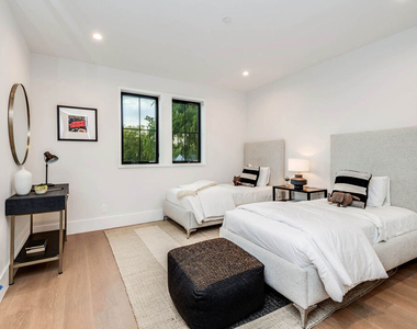 4210 Kraft Avenue - Photo Thumbnail 38