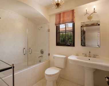 124 N Woodburn Drive - Photo Thumbnail 19