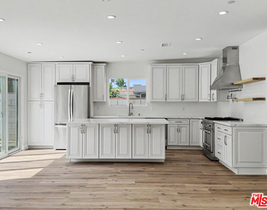 5035 Zelzah Avenue - Photo Thumbnail 9
