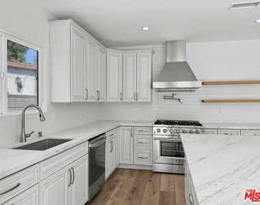 5035 Zelzah Avenue - Photo Thumbnail 10