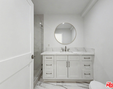 5035 Zelzah Avenue - Photo Thumbnail 19