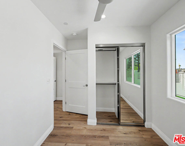 5035 Zelzah Avenue - Photo Thumbnail 36