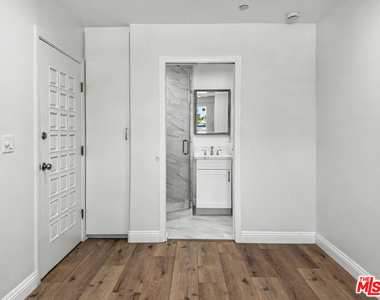 5035 Zelzah Avenue - Photo Thumbnail 47