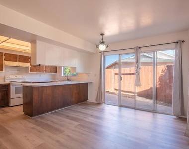 1823 Sparks Ct. - Photo Thumbnail 5