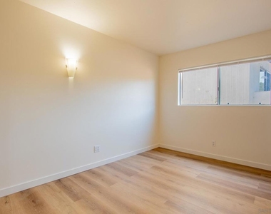1823 Sparks Ct. - Photo Thumbnail 15