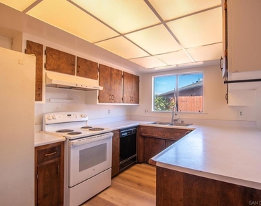 1823 Sparks Ct. - Photo Thumbnail 8