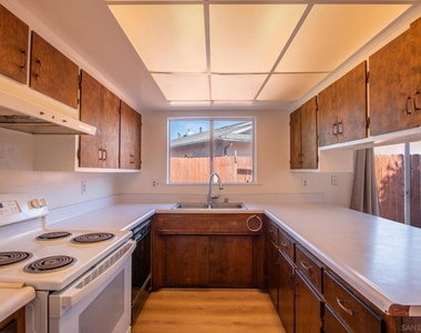 1823 Sparks Ct. - Photo Thumbnail 7