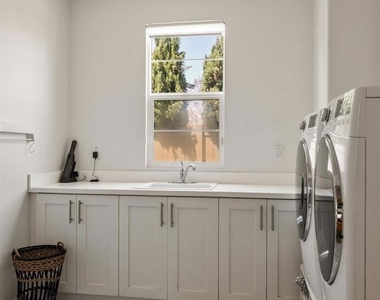 809 Sandy Court - Photo Thumbnail 20
