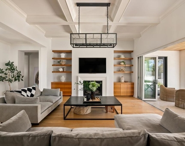 809 Sandy Court - Photo Thumbnail 1