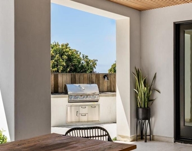 809 Sandy Court - Photo Thumbnail 12
