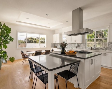 809 Sandy Court - Photo Thumbnail 16