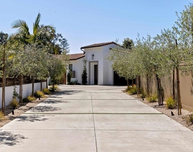 809 Sandy Court - Photo Thumbnail 4