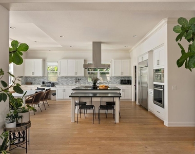809 Sandy Court - Photo Thumbnail 18