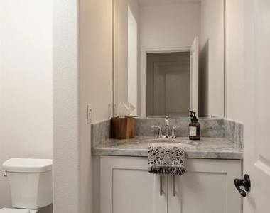 809 Sandy Court - Photo Thumbnail 19