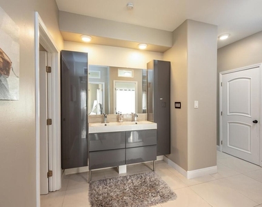4741 Point Loma Ave - Photo Thumbnail 26
