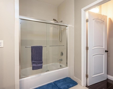 4741 Point Loma Ave - Photo Thumbnail 12