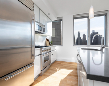 554 West 54th Street - Photo Thumbnail 4