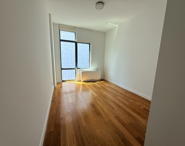 West 57th Street - Photo Thumbnail 9